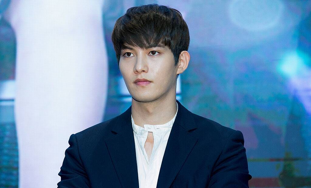 Lee%20Jong-hyun